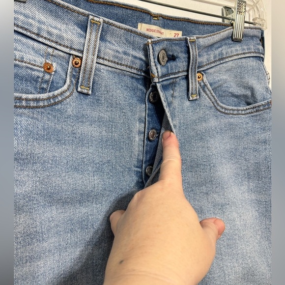 Levi’s Wedgie Straight High Rise Button Fly Jeans - Picture 4 of 13